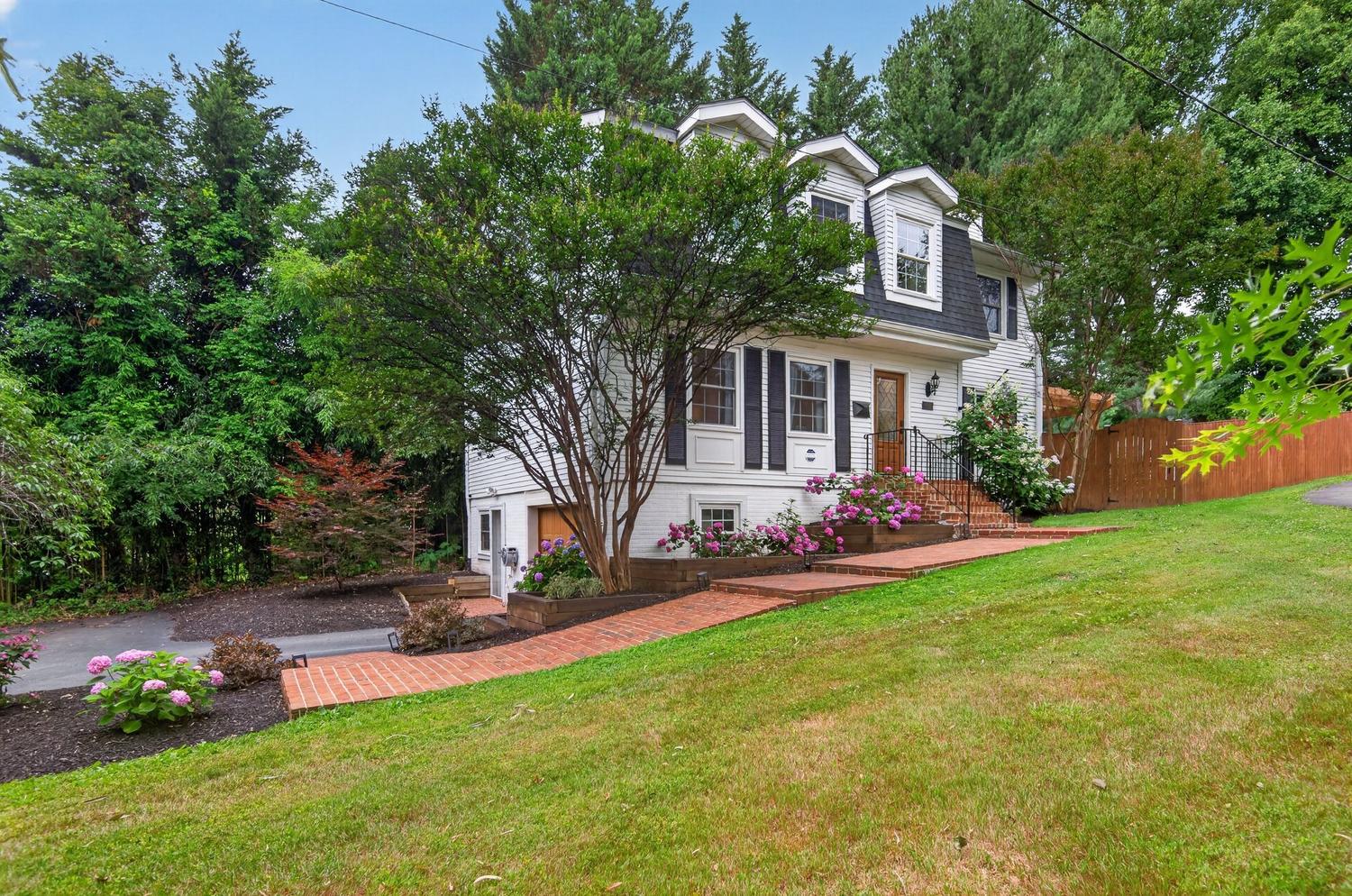 4020 Roberts Road Fairfax, VA 22032 - Photo 2 of 29