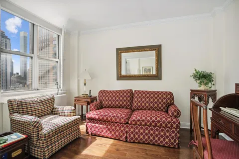 $625,000 | 175 East 62nd Street, Unit 14B | Lenox Hill