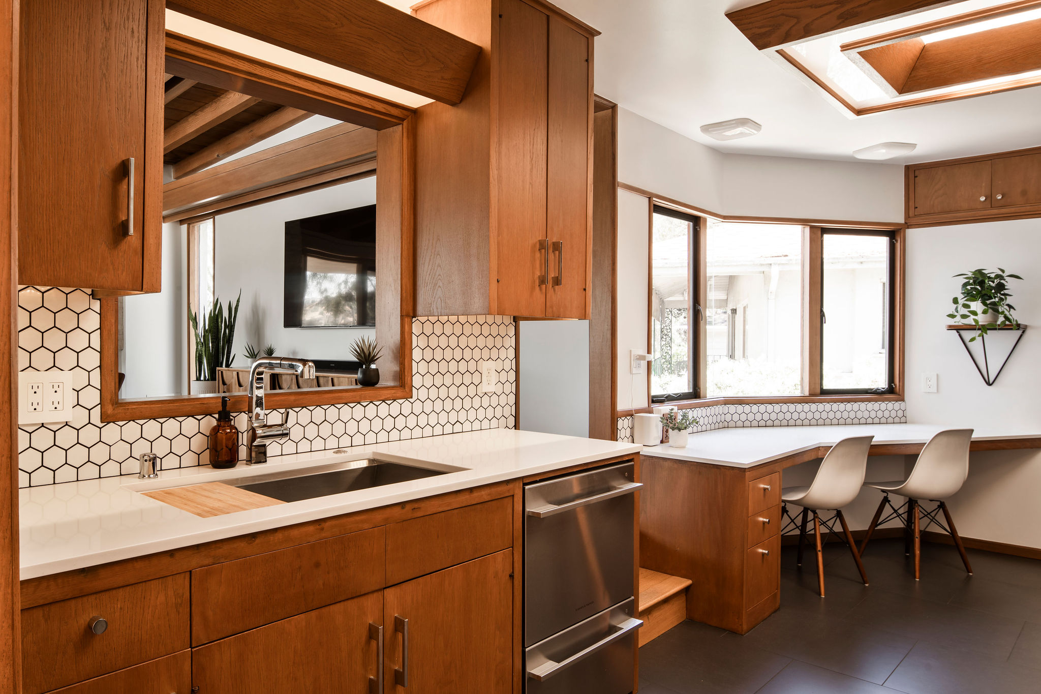 2371 Cove Ave Los Angeles, CA 90039 - Photo 17 of 43