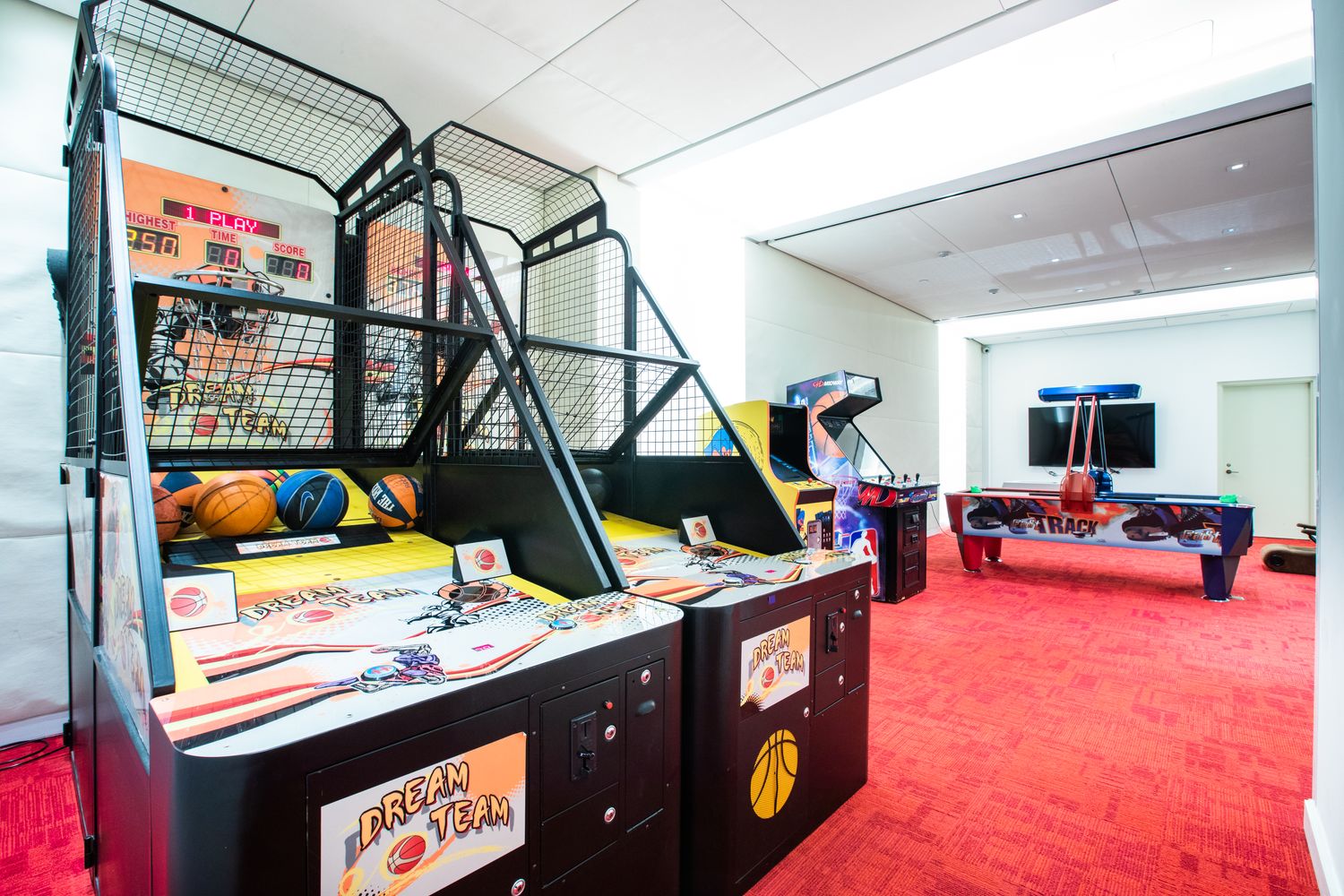 170 East End Avenue, Unit 16B Manhattan, NY 10128 - Photo 18 of 21 a view of a room with gym equipment