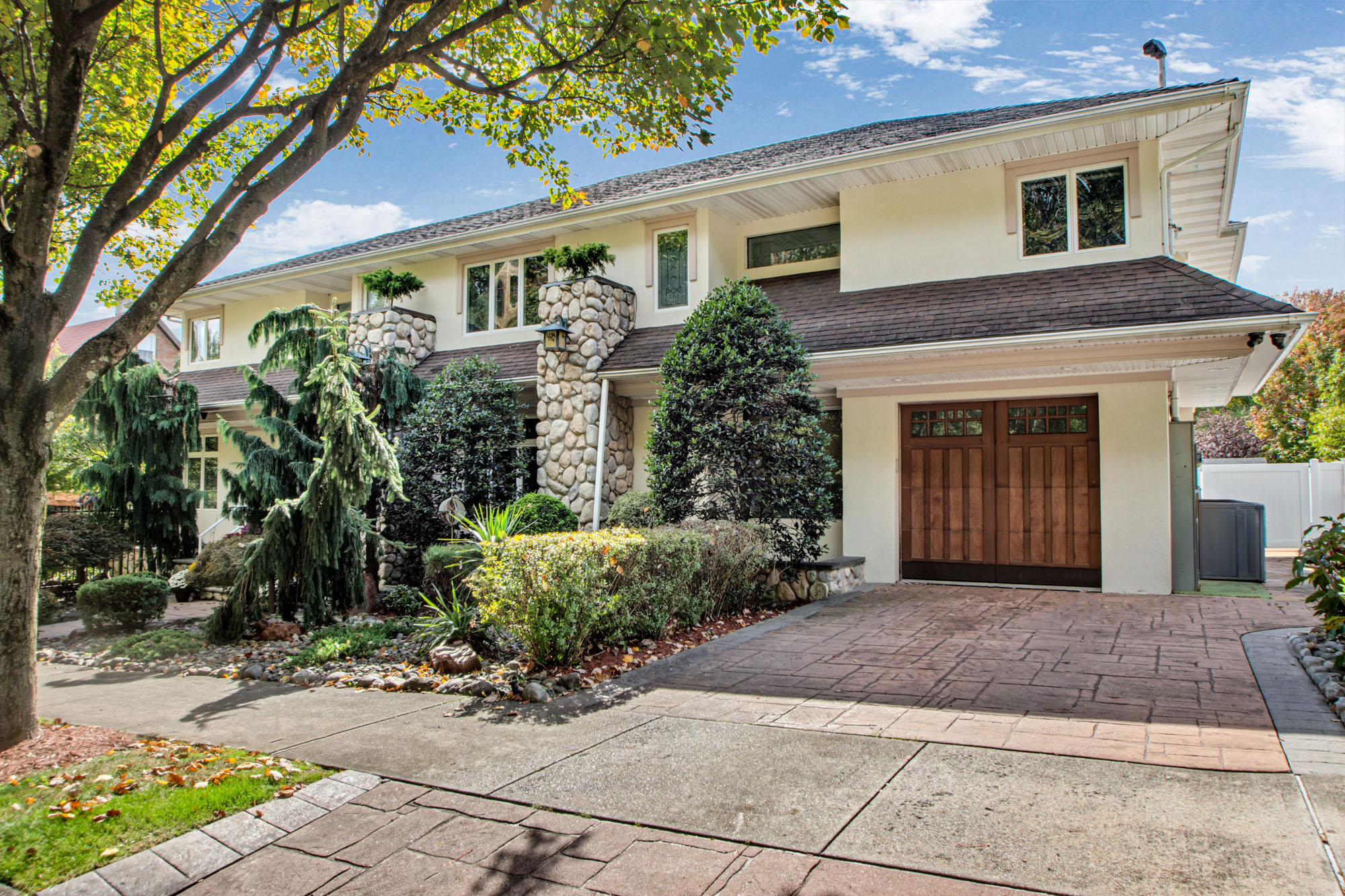 165 Swaim Avenue Staten Island, NY 10312 - Photo 37 of 45 a front view of a house with garden