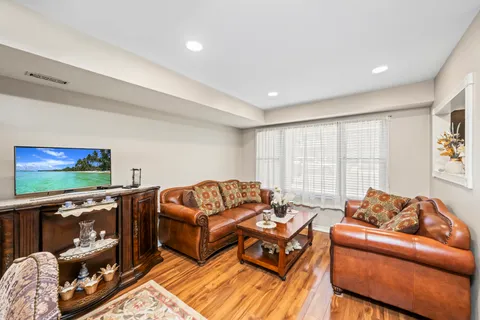 $649,995 | 15 Hickory Circle | Huguenot