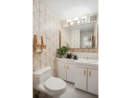 $625,000 | 175 East 62nd Street, Unit 14B | Lenox Hill