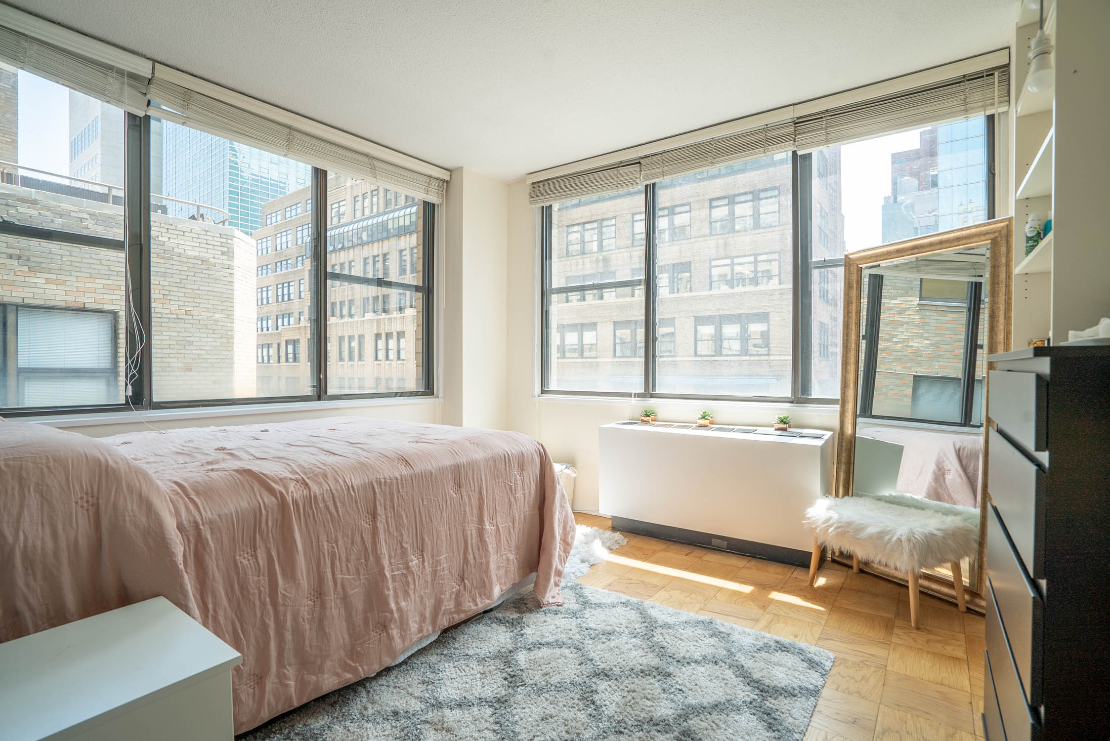 301 East 45th Street, Unit 15B Manhattan, NY 10017 - Photo 3 of 7