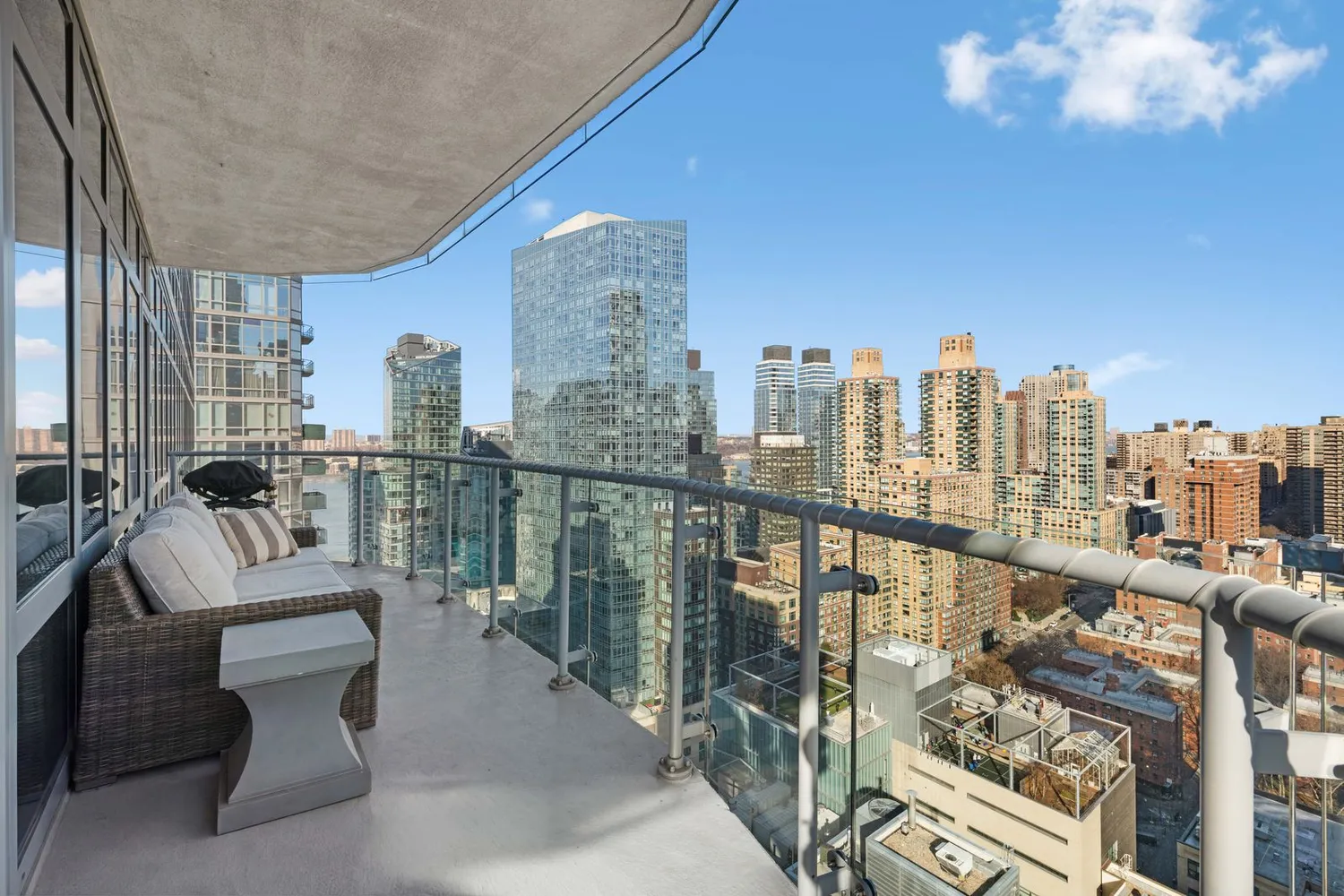 $2,350,000 | 555 West 59th Street, Unit 28D | Upper West Side