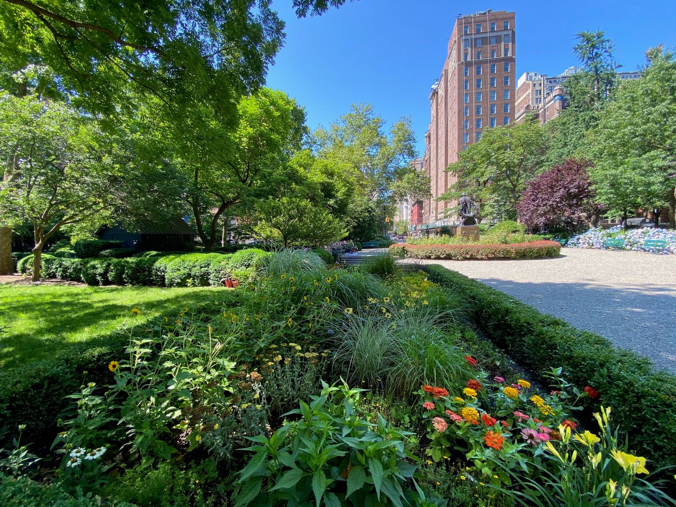 $985,000 | 34 Gramercy Park East, Unit 1B/R | Gramercy