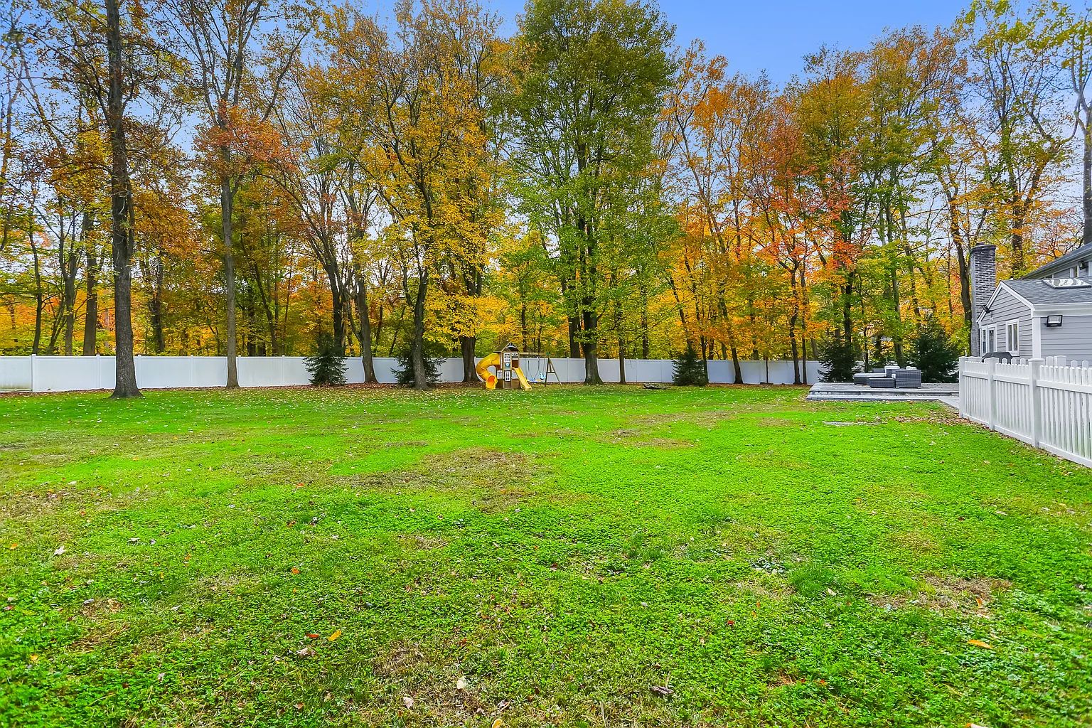 281 Wood House Road Fairfield, CT 06824 - Photo 25 of 28