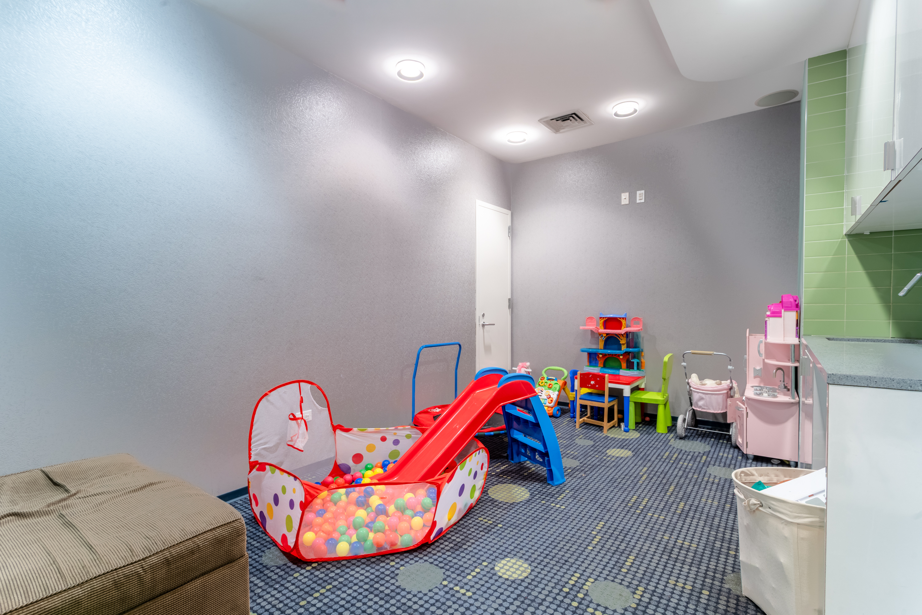524 East 72nd Street, Unit 31F Manhattan, NY 10021 - Photo 13 of 15 a children room with toys