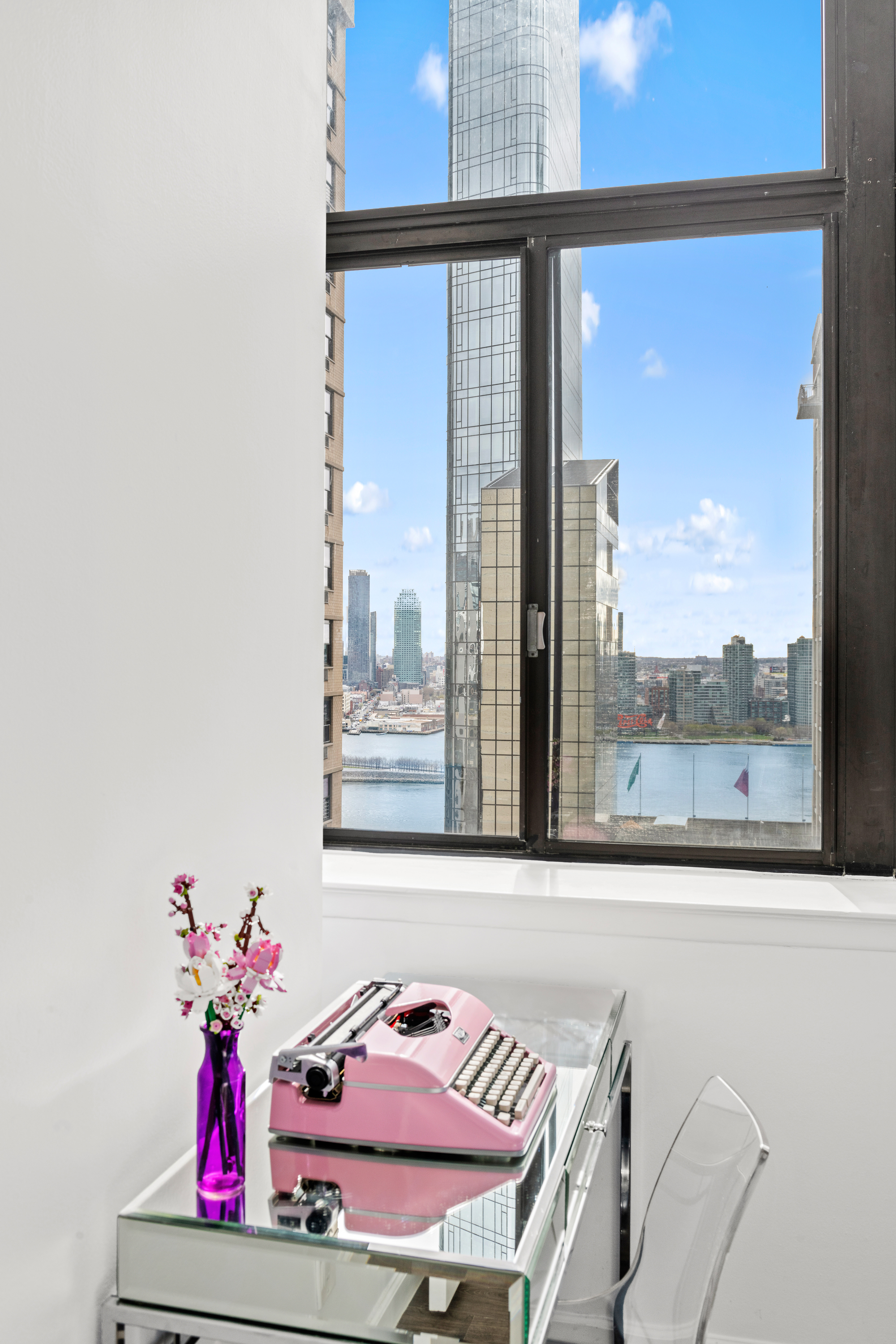 310 East 46th Street, Unit 19L Manhattan, NY 10017 - Photo 6 of 12