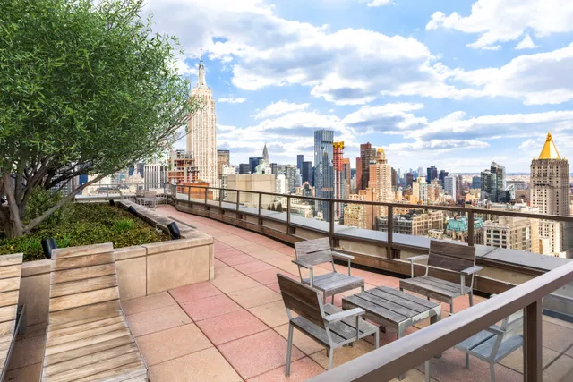 $2,600,000 | 101 West 24th Street, Unit 19B | Chelsea