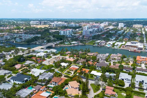 $2,400,000 | 145 Northeast Spanish Court, Boca Raton, FL 33432