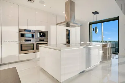 $5,799,900 | 88 Southwest 7th Street, Unit PH4303, Miami, FL 33130