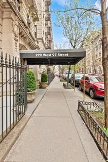$2,695,000 | 229 West 97th Street, Unit 5E | Upper West Side