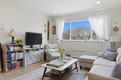 $3,275 | 256 Parker Hill Avenue, Unit 11, Boston, MA 02120