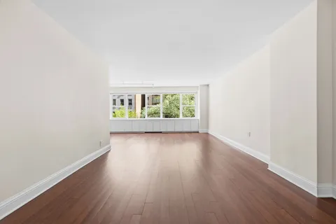 $935,000 | 360 East 72nd Street, Unit A306 | Lenox Hill