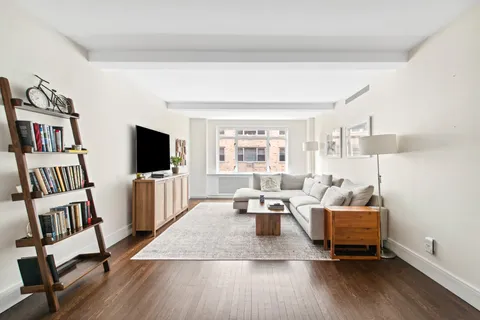 $1,700,000 | 170 East 77th Street, Unit 6G | Lenox Hill