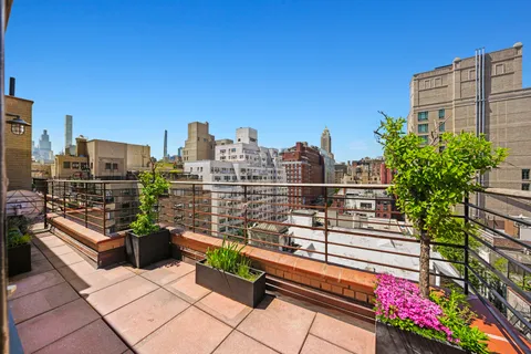 $2,600,000 | 177 East 77th Street, Unit PHC | Upper East Side