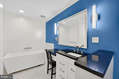 $875,000 | 1300 Army Navy Drive, Unit PH3, Arlington, VA 22202