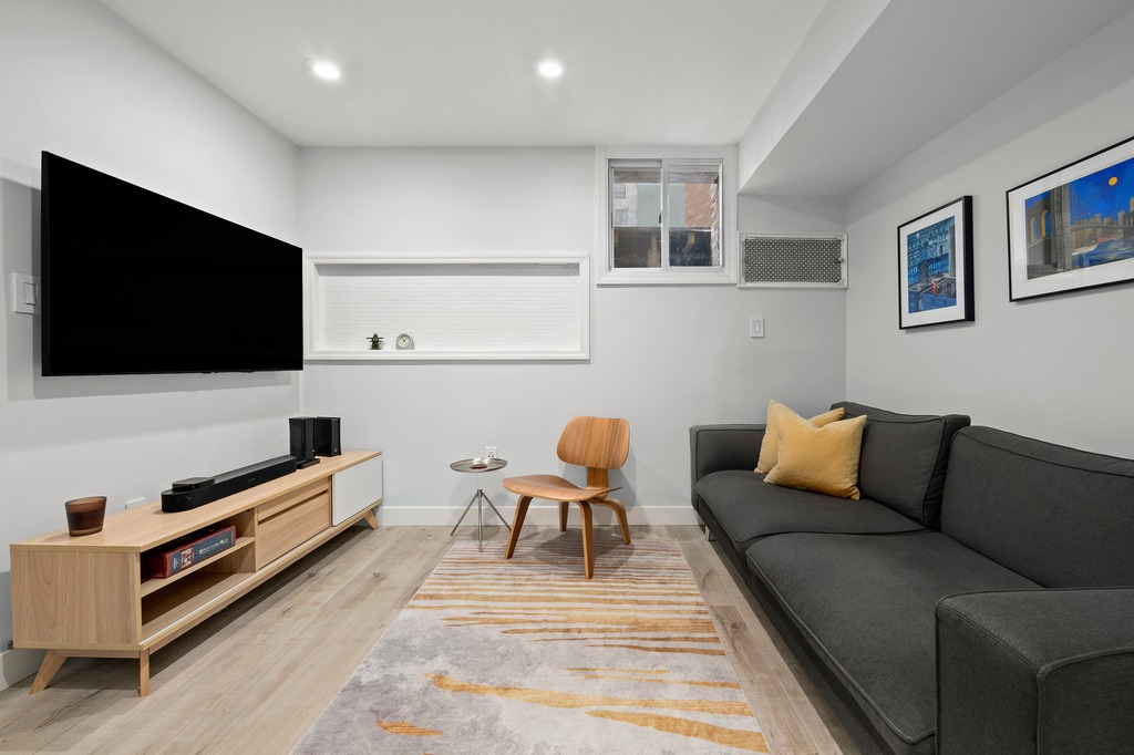 325 West 21st Street, Unit 4A Manhattan, NY 10011 - Photo 6 of 10