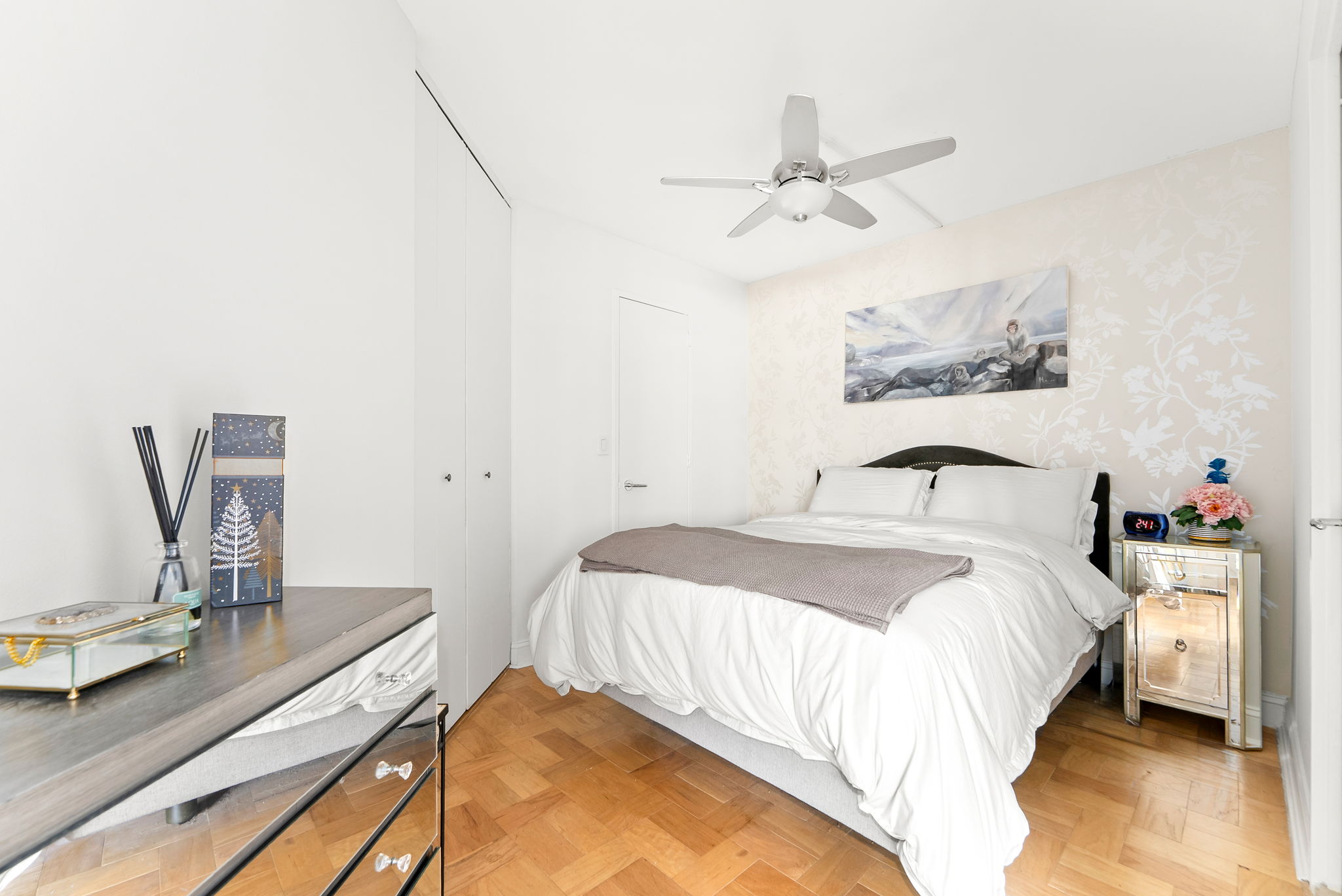 415 East 37th Street, Unit 9D Manhattan, NY 10016 - Photo 4 of 6 a bedroom with a bed and a dresser