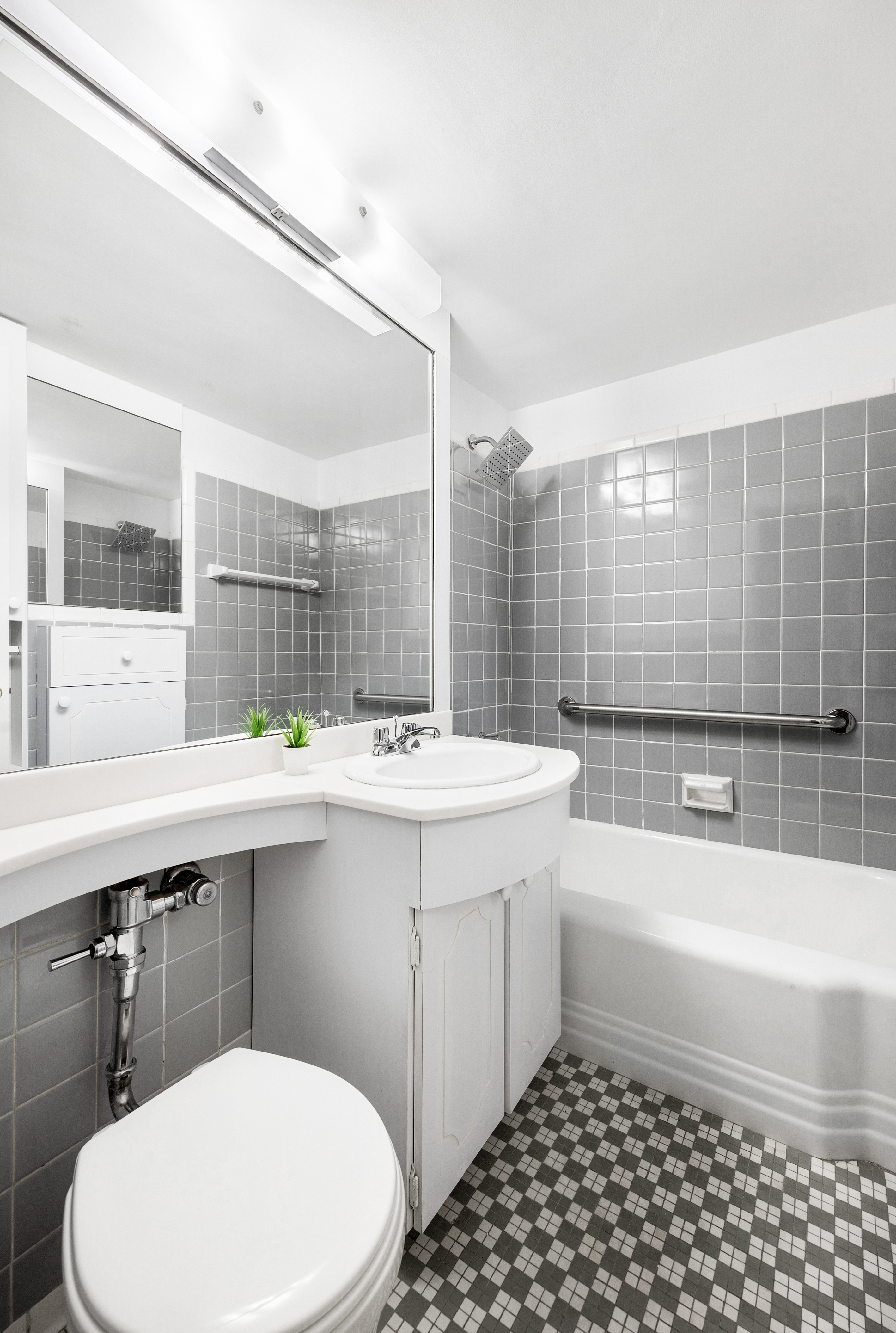 35-31 85th Street, Unit 6C Queens, NY 11372 - Photo 10 of 11 a bathroom with a sink a toilet and bathtub