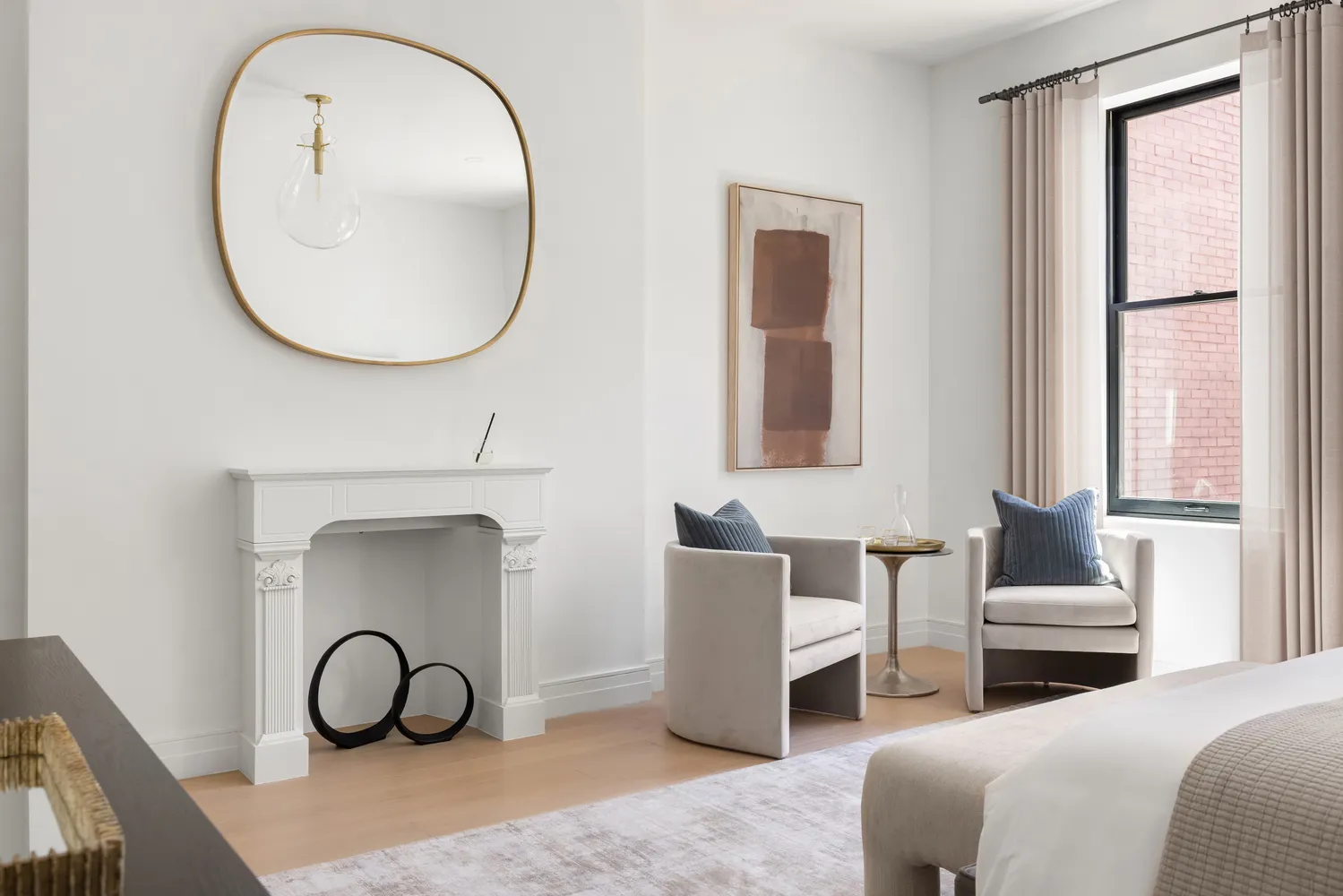 a view of a livingroom with furniture