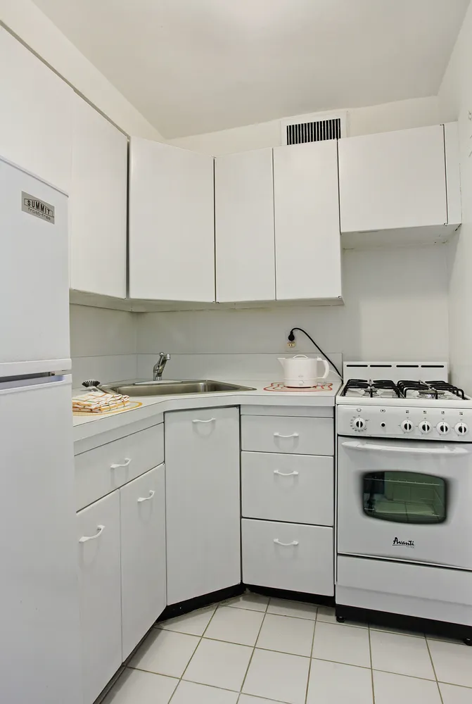 $3,200 | 321 East 48th Street, Unit 7F | Midtown East