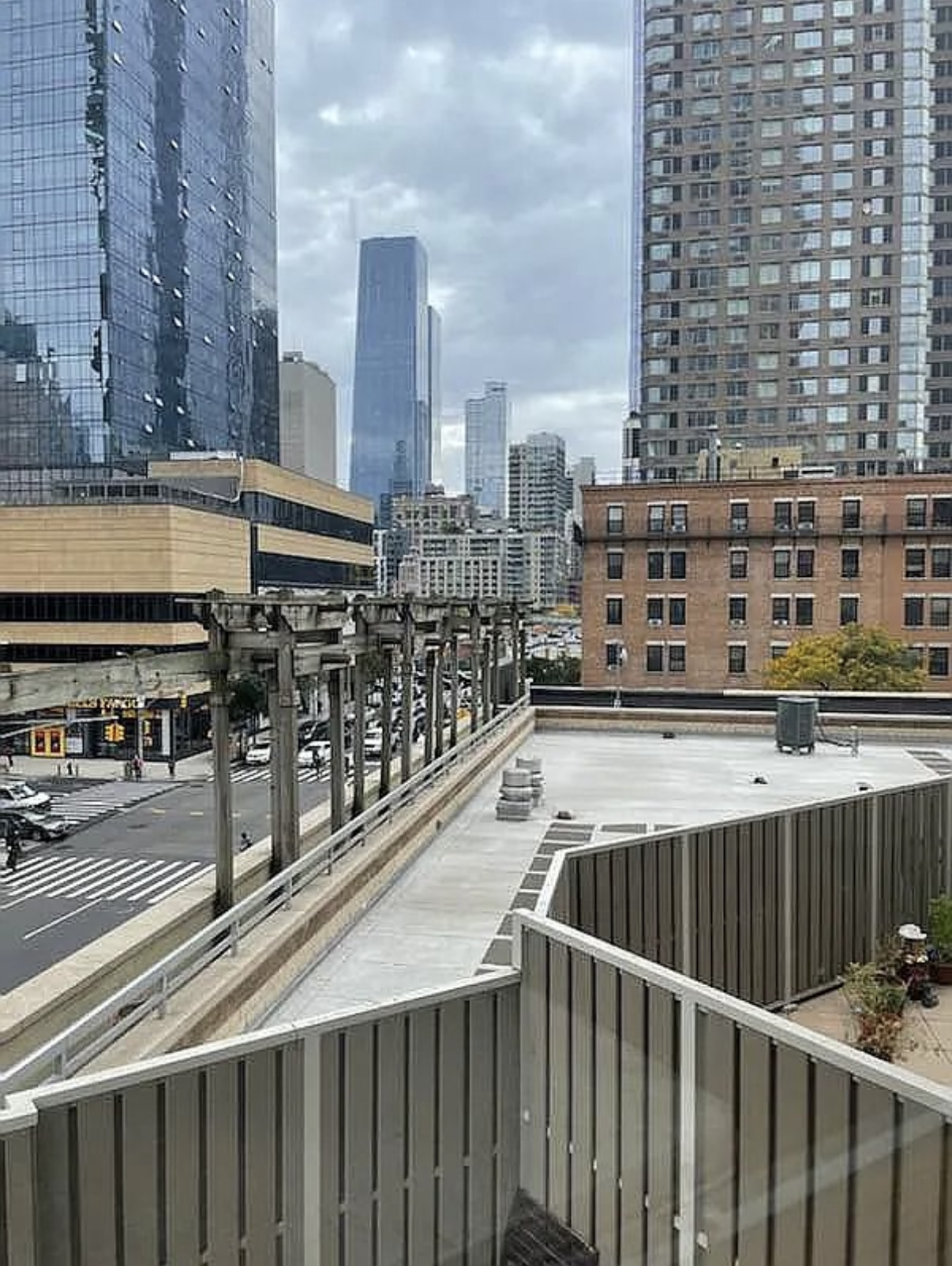 500 West 43rd Street, Unit 4E Manhattan, NY 10036 - Photo 9 of 11 a balcony with a city view