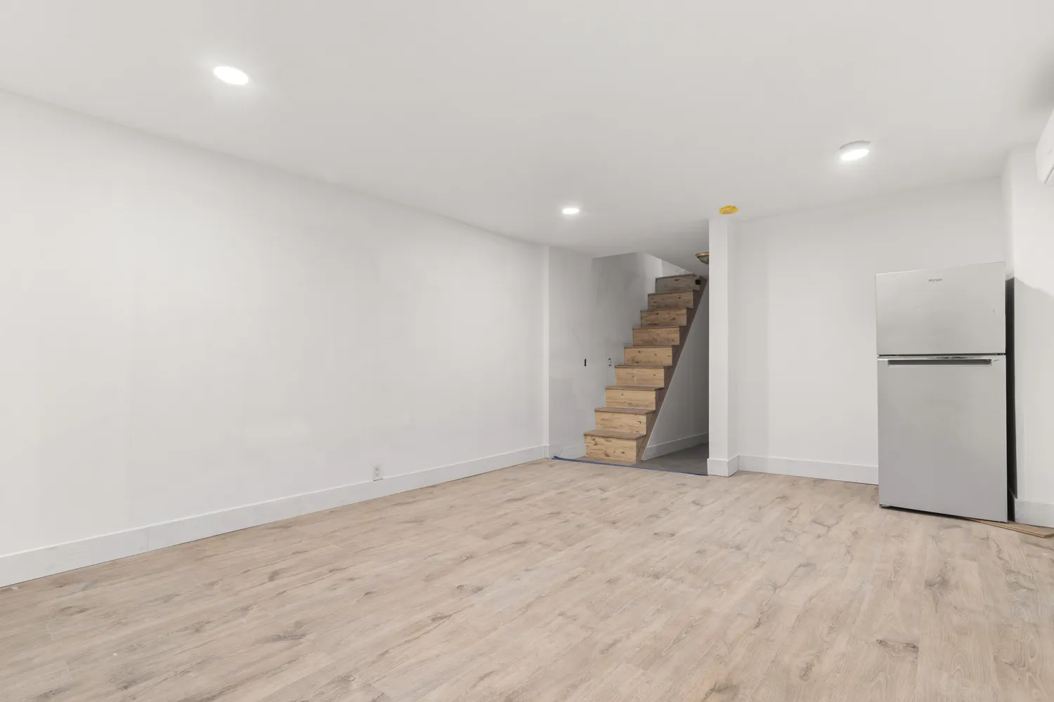 $899,000 | 1042 Hall Place | Foxhurst