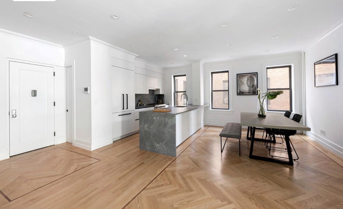 24-39 38th Street, Unit B10B9 Queens, NY 11103 - Photo 4 of 20 a view of a livingroom with furniture and a kitchen