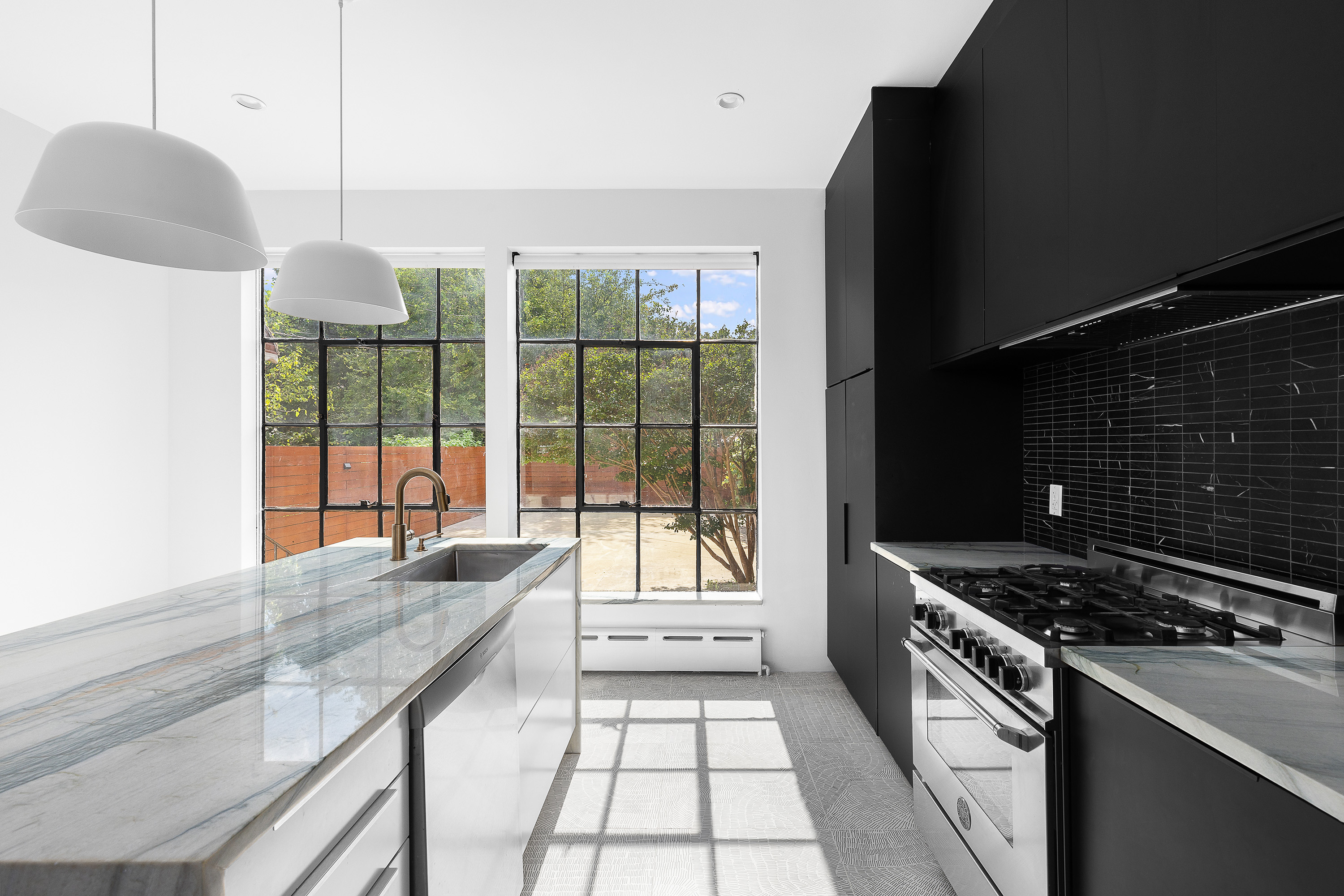 88 Chestnut Street Brooklyn, NY 11208 - Photo 3 of 20 Gallery Image 3