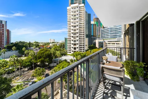 $499,000 | 1450 Brickell Bay Drive, Unit 812, Miami, FL 33131