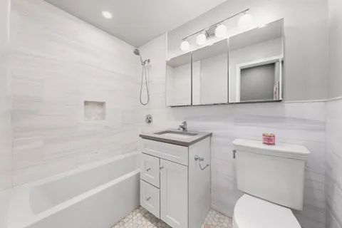 $1,895,000 | 315 East 65th Street, Unit PHF | Lenox Hill