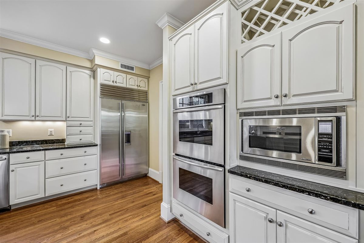 6012 Walhonding Road Bethesda, MD 20816 - Photo 14 of 59 Gallery Image 14