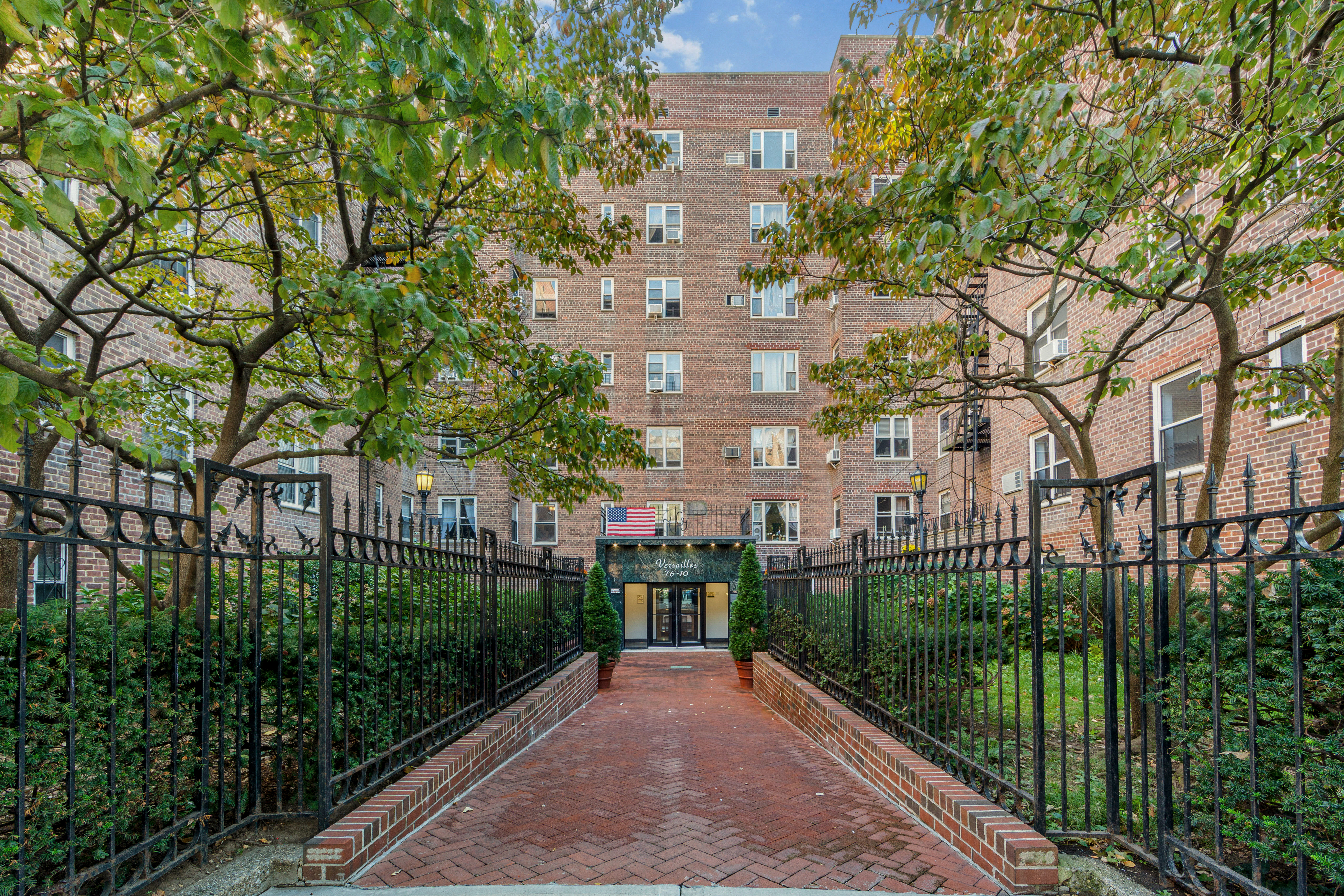 76-10 34th Avenue, Unit 2H Queens, NY 11372 - Photo 10 of 12 a view of a pathway both side of the house