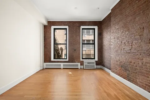 $675,000 | 313 East 56th Street, Unit 2C | Sutton Place