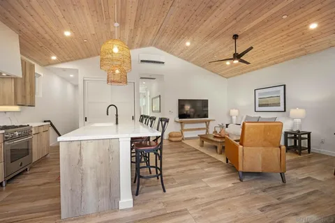 $4,995,000 | 554-556 Stratford Drive, Encinitas, CA 92024