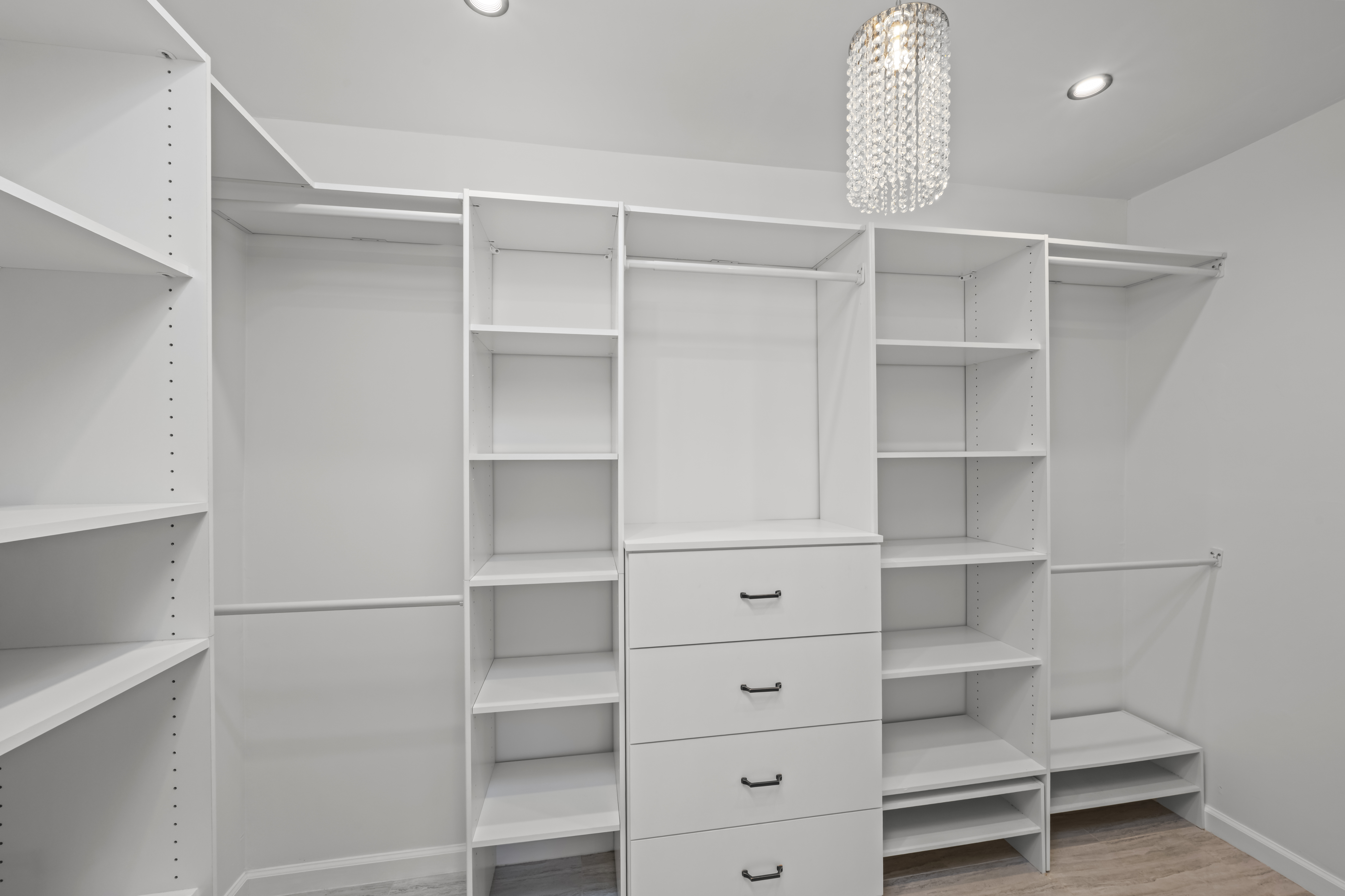 15 Hickory Circle Staten Island, NY 10312 - Photo 26 of 40 a view of an empty walk in closet