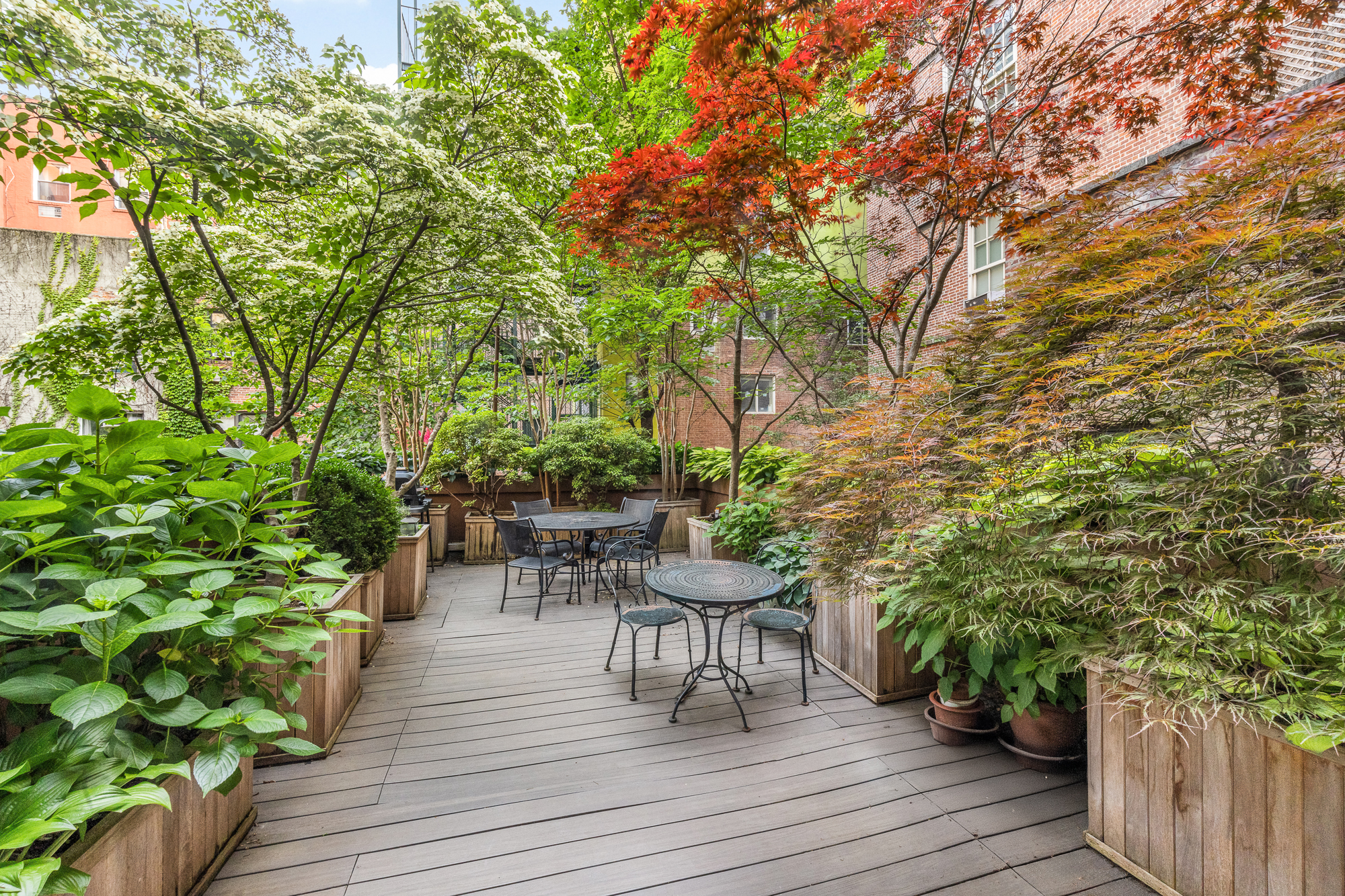 308 East 15th Street, Unit PARLOR Manhattan, NY 10003 - Photo 12 of 16 a house view with a seating space