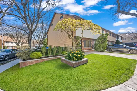 $649,995 | 15 Hickory Circle | Huguenot