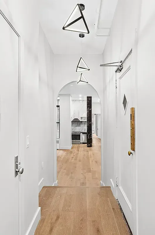 $10,000 | 20 East 66th Street, Unit 2A | Lenox Hill