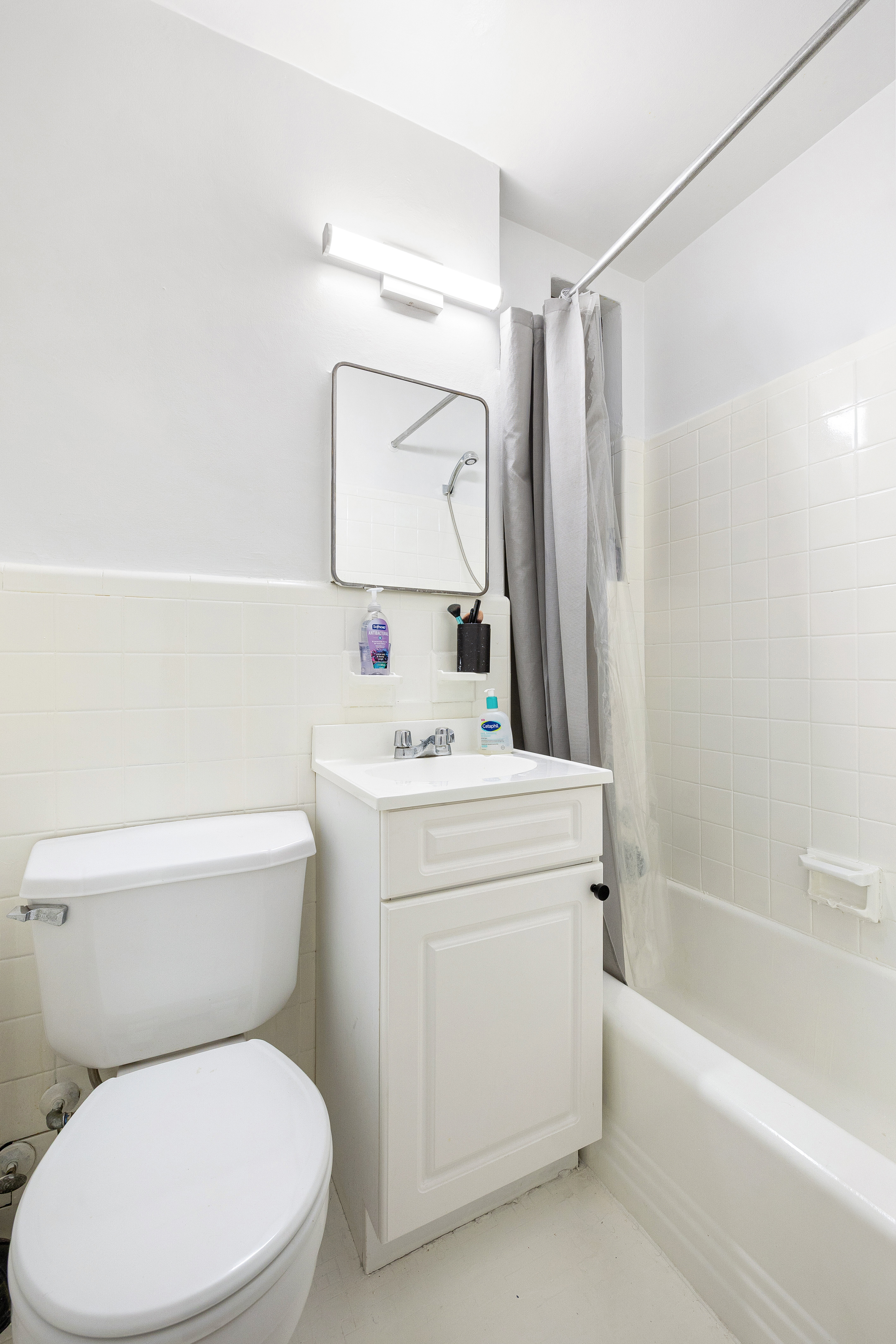 431 West 54th Street, Unit 5C Manhattan, NY 10019 - Photo 9 of 11 Gallery Image 9