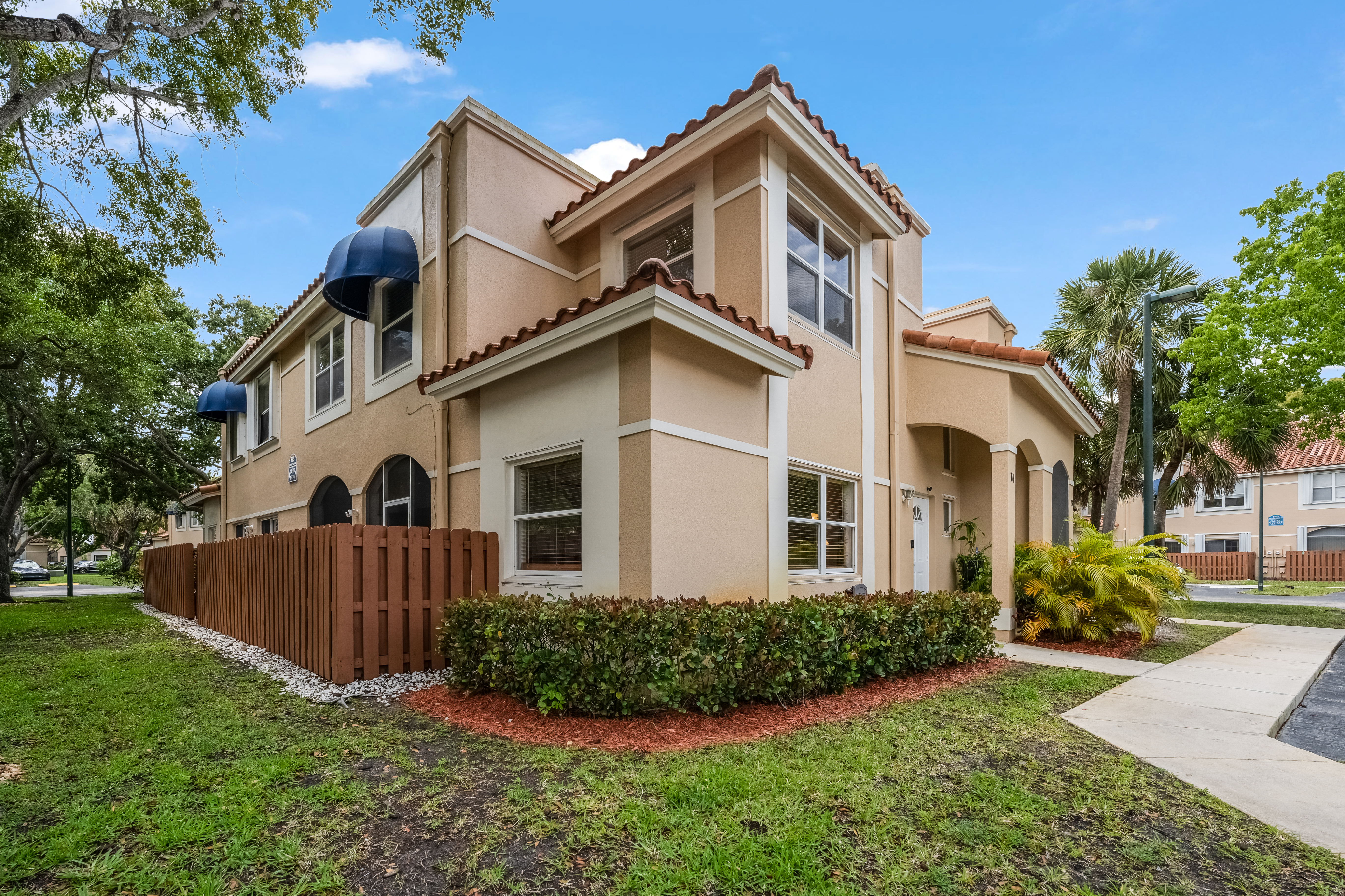 595 Racquet Club Road, Unit 74 Weston, FL 33326 - Photo 2 of 40