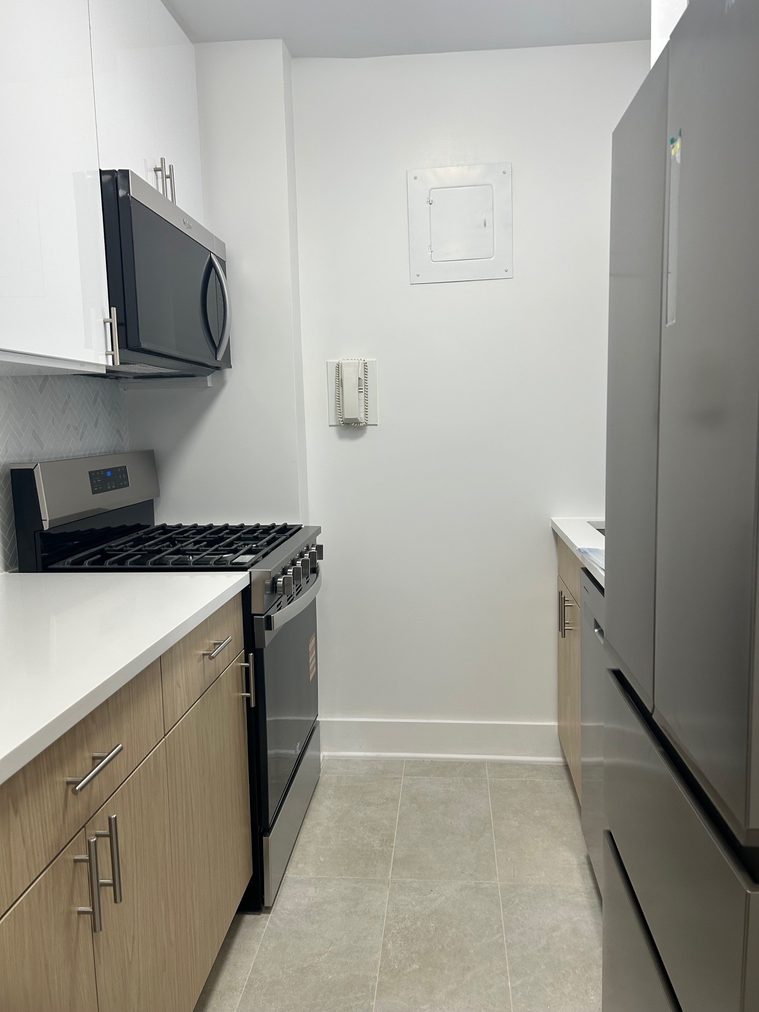 400 East 54th Street, Unit 19H Manhattan, NY 10022 - Photo 12 of 19 a kitchen with a stove and a microwave