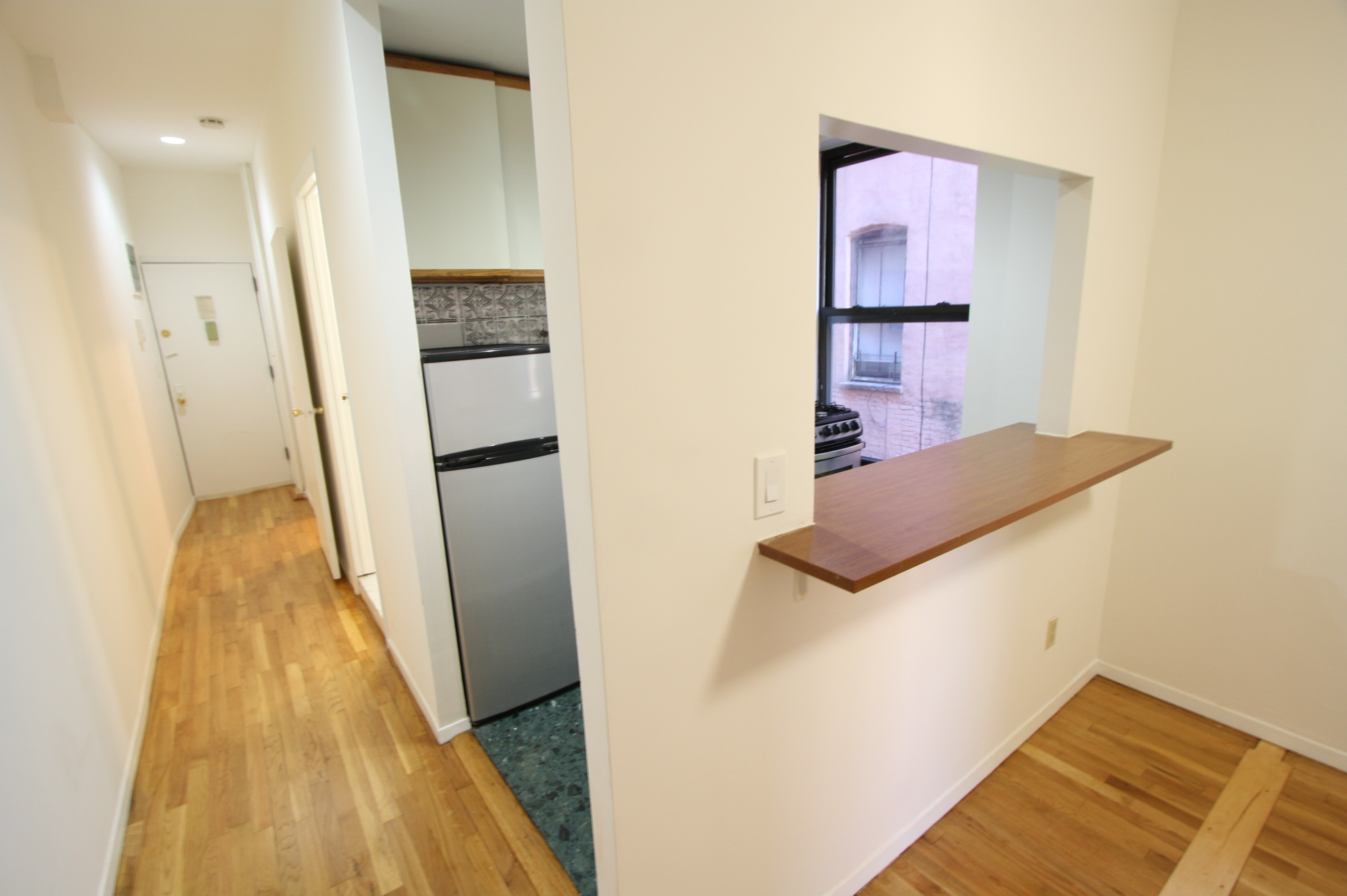 435 East 75th Street, Unit 13 Manhattan, NY 10021 - Photo 4 of 6 a hallway with cabinets