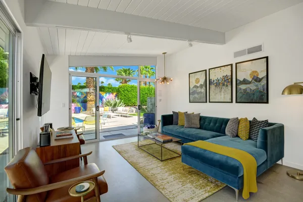 $1,075,000 | 406 East Desert Holly Circle, Palm Springs, CA 92262