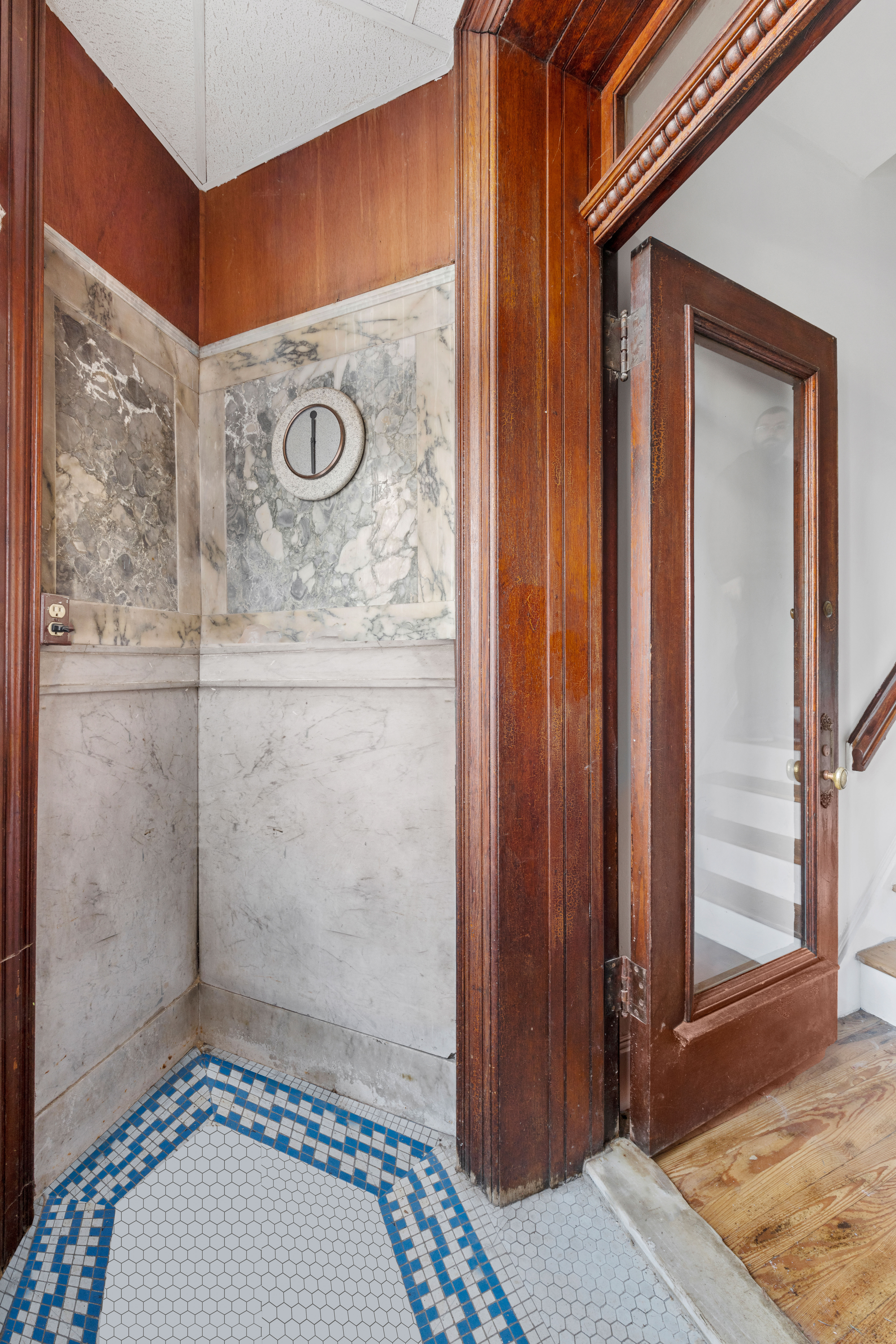 27 Van Corlear Place Bronx, NY 10463 - Photo 3 of 14