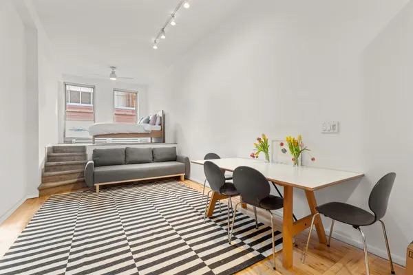 $4,450 | 23 Waverly Place, Unit 6M | Greenwich Village