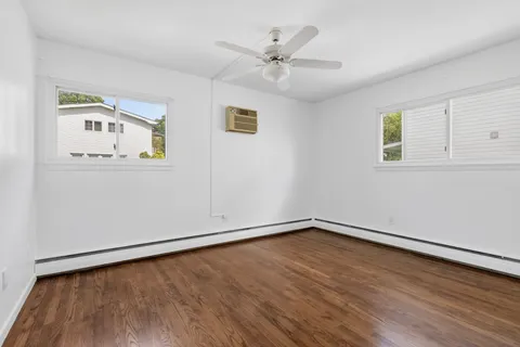 $995,000 | 29 Athena Place | Todt Hill