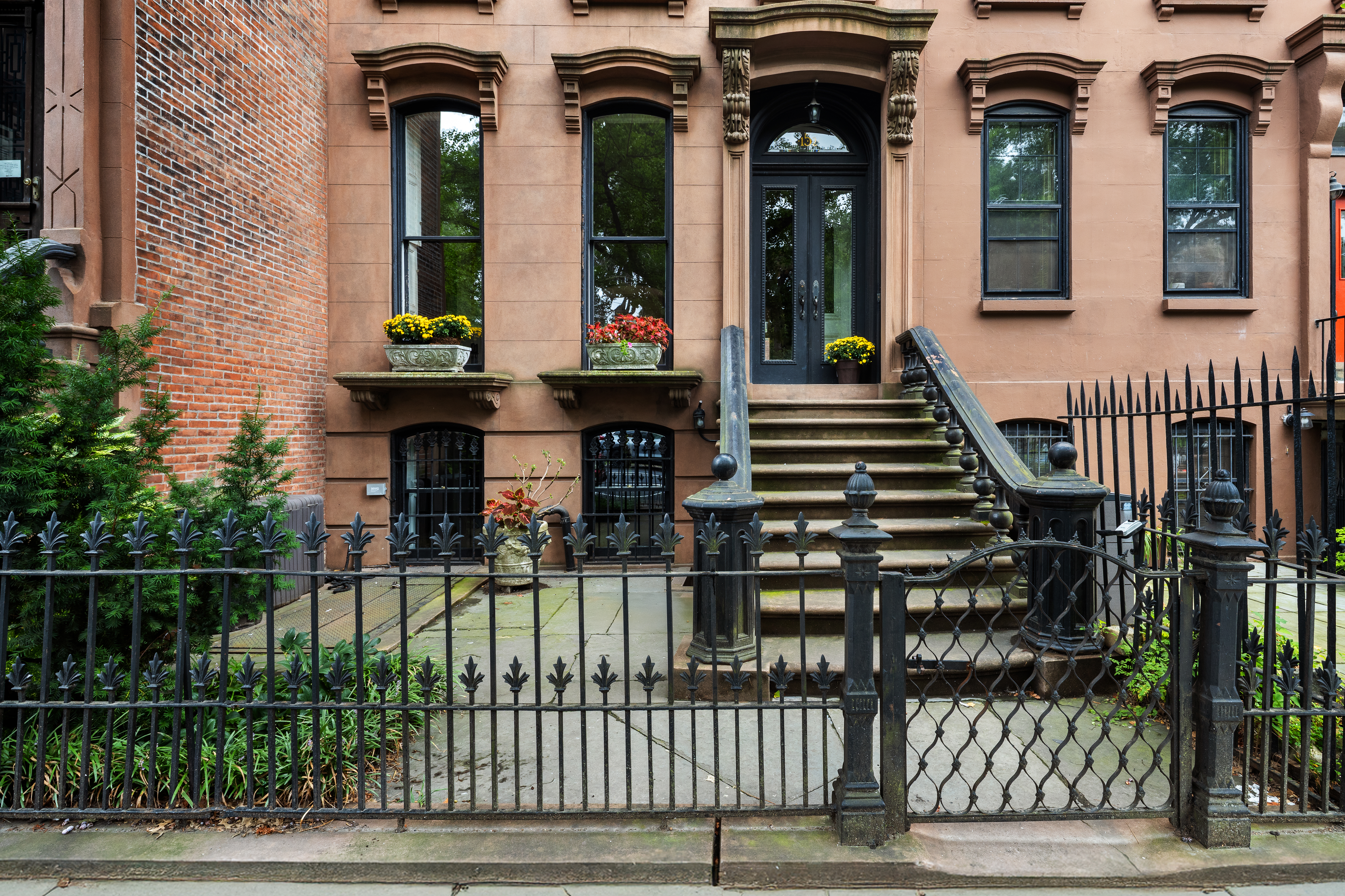 152 Dekalb Avenue Brooklyn, NY 11217 - Photo 3 of 27 front view of a house